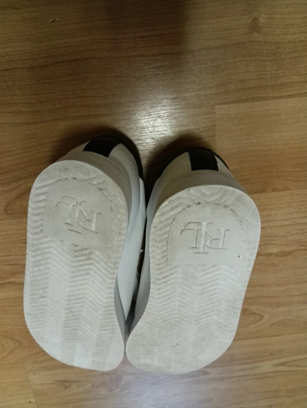 White Men’s Casual Leather Sneakers with Navy Accent